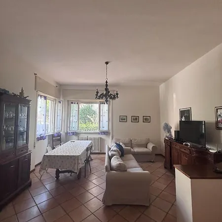 Casa Citta Giardino - Quiet, Spacious Viareggio